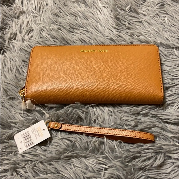 MICHAEL Michael Kors Handbags - Michael Kors Jet Set Travel Continental Wallet